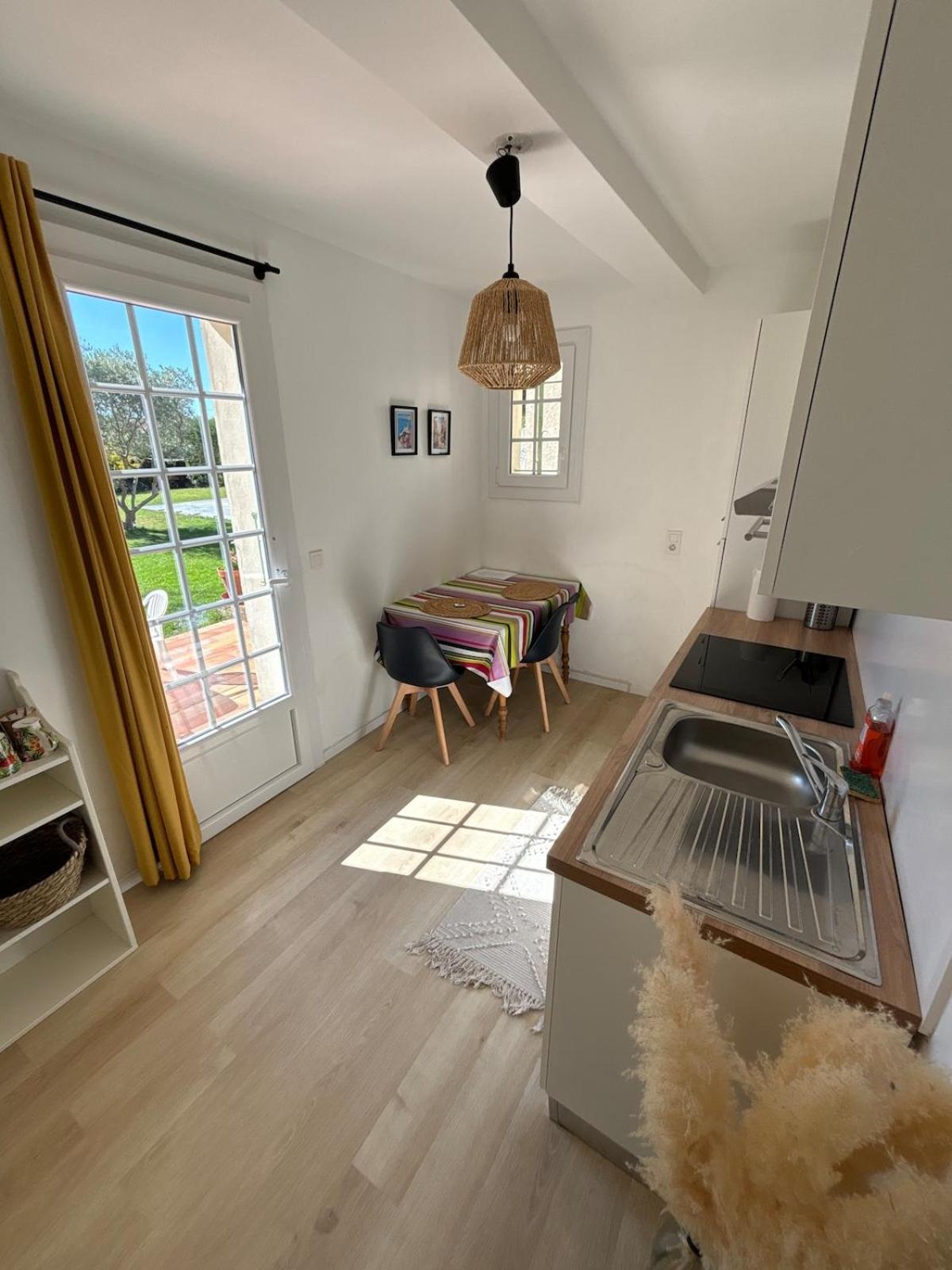 Studio En Provence Avec Piscine La Barben Extérieur photo