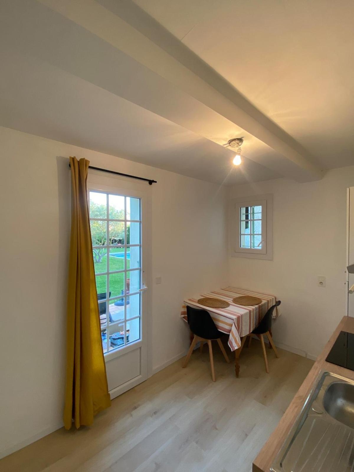 Studio En Provence Avec Piscine La Barben Extérieur photo