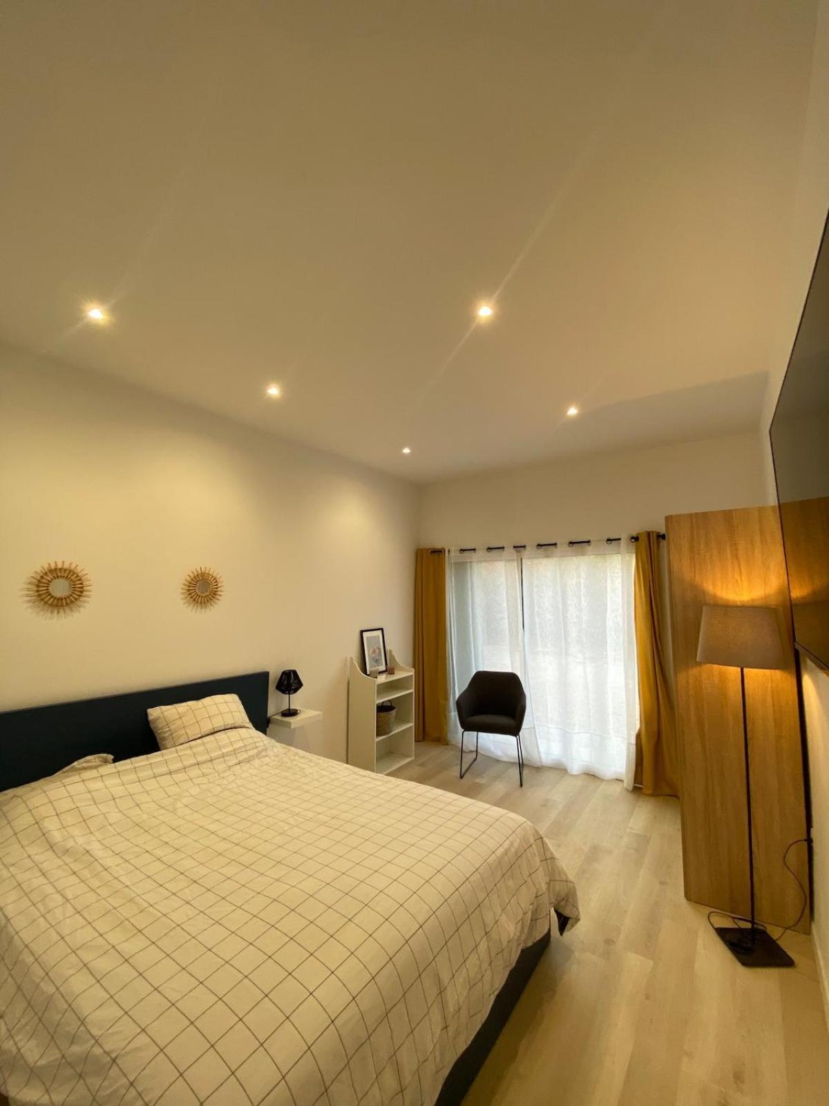Studio En Provence Avec Piscine La Barben Extérieur photo