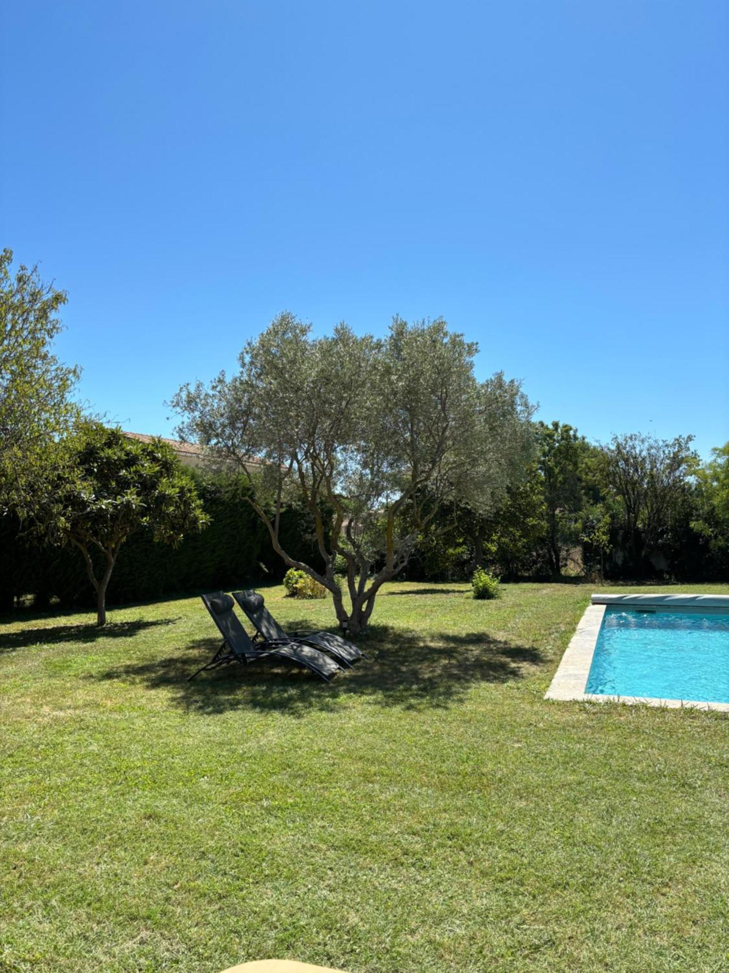 Studio En Provence Avec Piscine La Barben Extérieur photo
